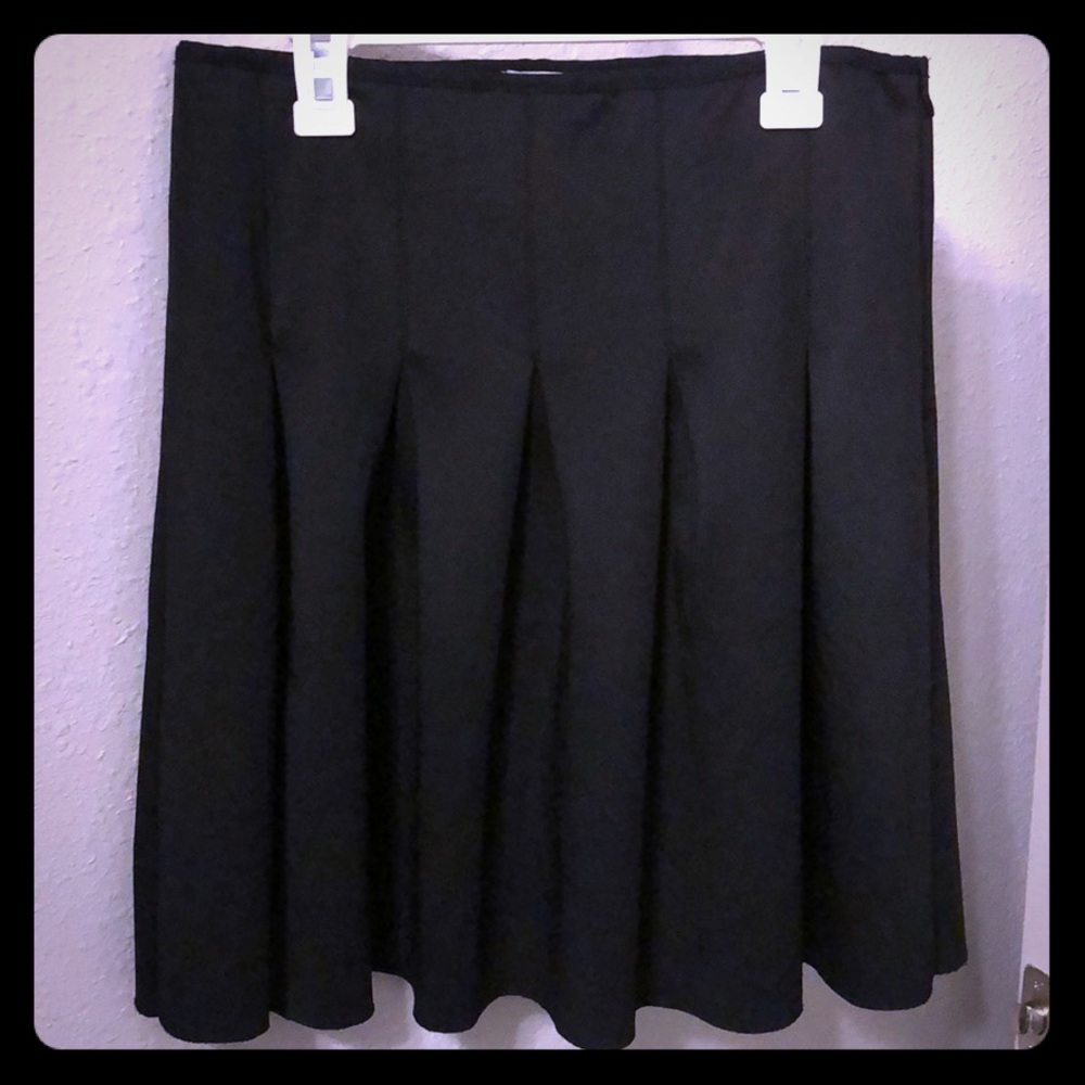 BCBGenration black pleated skirt